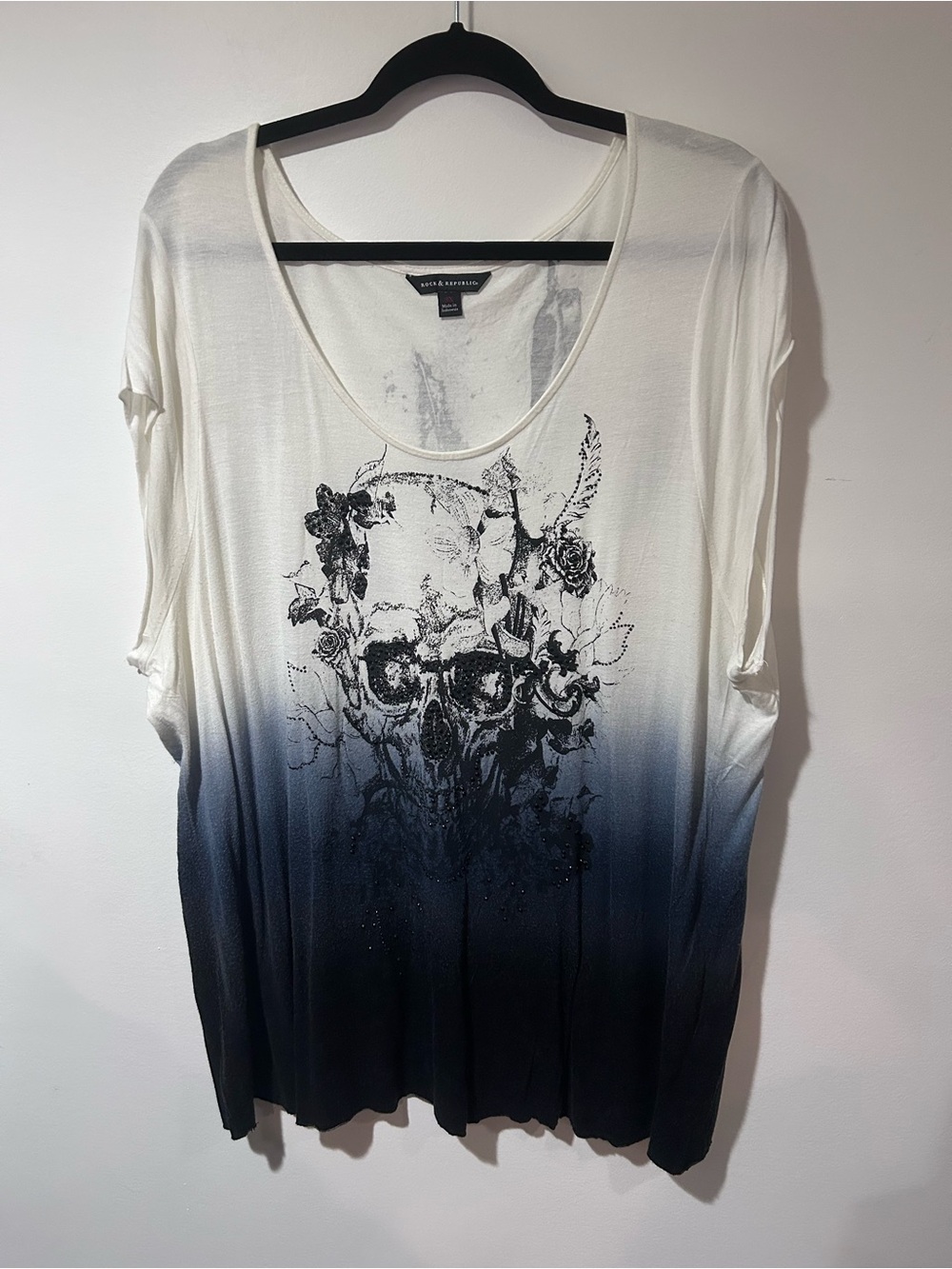 Rock & Republic Cream to Navy Ombre Skull Graphic Scoop Tee